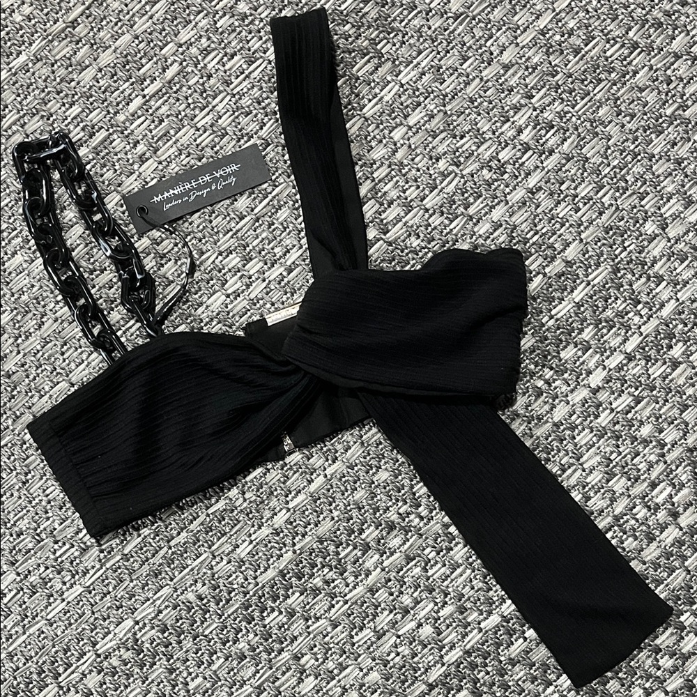 Manière De Voir | Black Ribbed Crop Bralette Top With Chain Strap